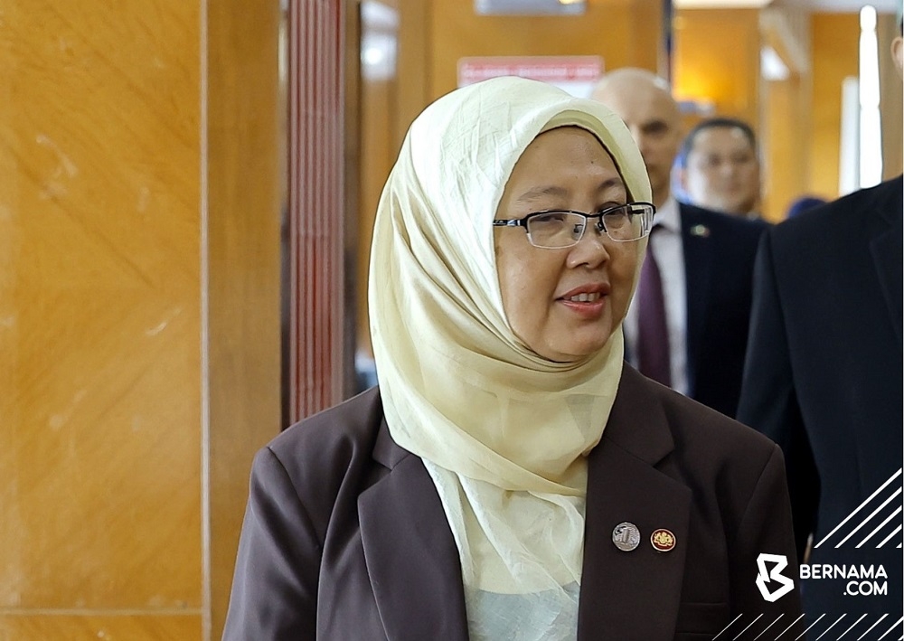 Health Minister Dr Zaliha Mustafa said the ministry will hold regular meetings with hospital directors and stakeholders to identify the causes and find solutions to various issues occurring in health facilities nationwide. — Picture via Twitter/Bernama