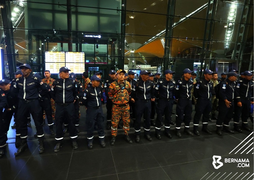 Malaysia, through the Special Malaysia Disaster Assistance and Rescue Team SMART, is one of the first countries to assist Turkey in the search and rescue  of earthquake victims in the country. — Picture via Twitter/Bernama