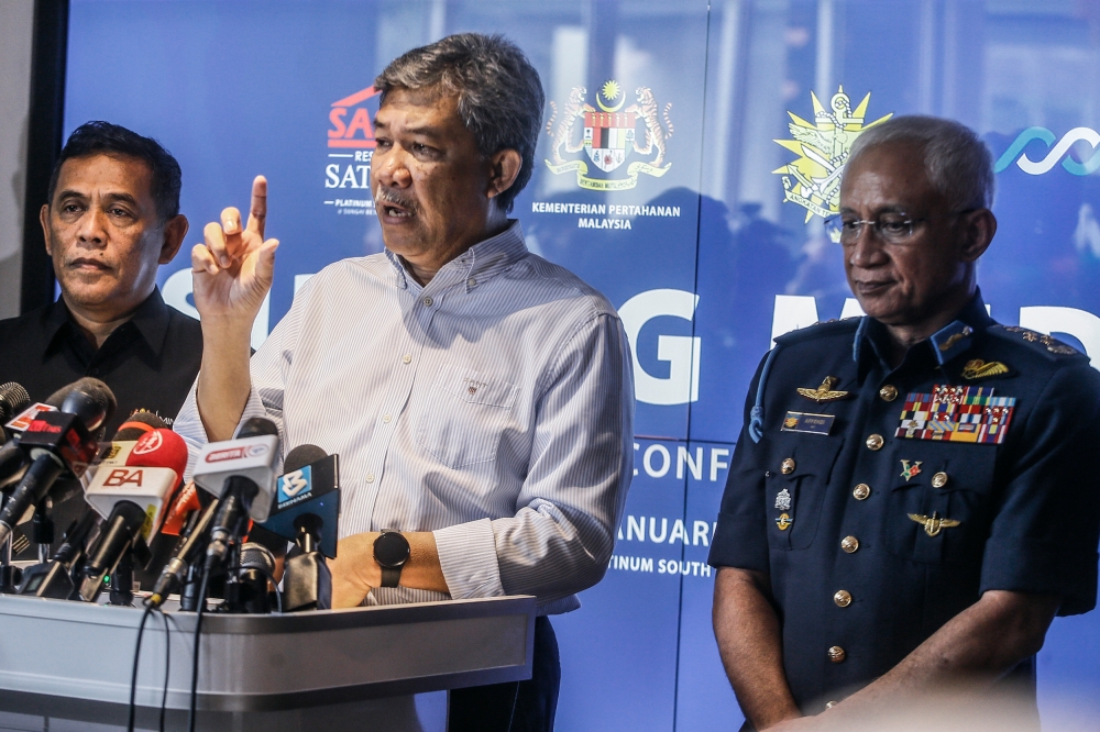 Defence Minister Datuk Seri Mohamad Hasan (centre) speaks to the media at the press conference after a visit to Sateria Residensi Platinum South Valley, Sungai Besi January 25, 2023. — Picture by Hari Anggara