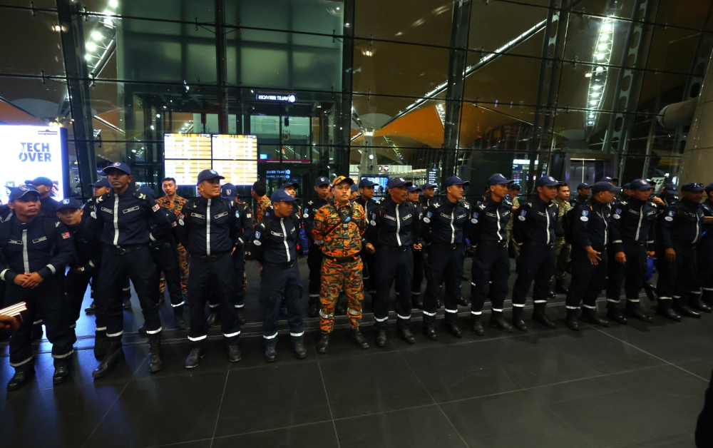 The Special Malaysian Search and Rescue Team, made up of members of the Fire and Rescue Department and the Civil Defence Force arrived in Turkey at 11am (Malaysian time) yesterday to participate in SAR mission. — Bernama pic