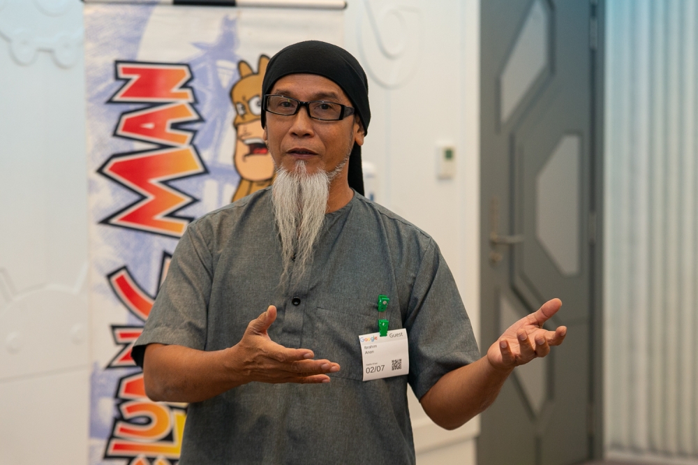 Cartoonist and close friend of Kamn Ismail, Ujang, speaks during an event at the Google Malaysia office, at Axiata Tower in Kuala Lumpur February 7,2023. — Picture by Raymond Manuel