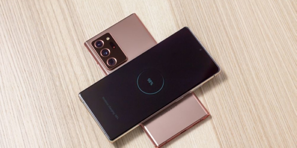 Reverse wireless charging (shown here on the Samsung Galaxy Note 20) can be used to charge any other Qi-enabled smartphone. — Picture courtesy of Samsung