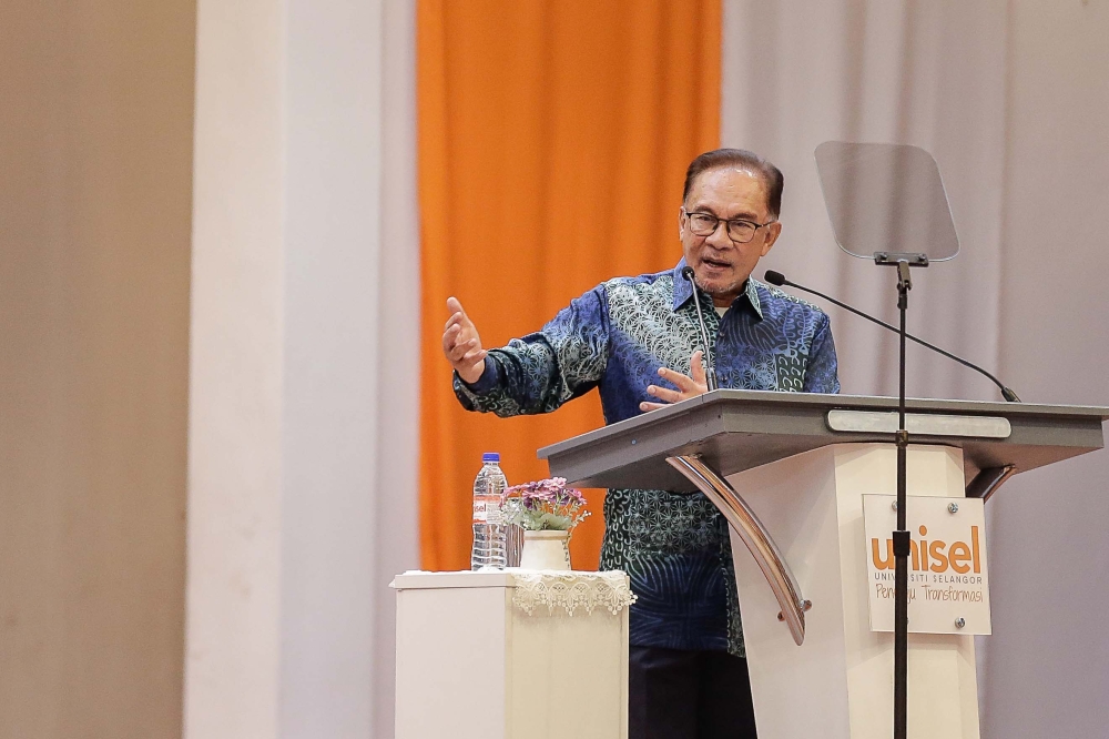Prime Minister Datuk Seri Anwar Ibrahim speaks during his visit to the Universiti Selangor campus in Bestari Jaya February 9, 2023. ― Picture by Sayuti Zainudin