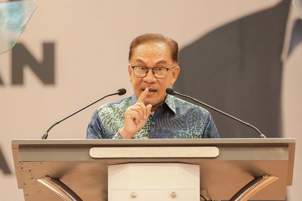 Prime Minister Datuk Seri Anwar Ibrahim speaks at Universiti Selangor campus in Bestari Jaya February 9, 2023. ― Picture by Sayuti Zainudin
