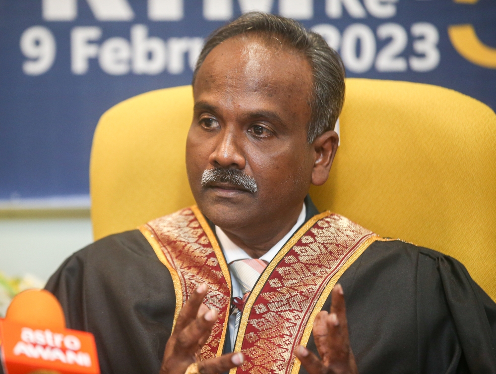 Human Resource Minister V. Sivakumar said that the government is working to find the right mechanism to end the monopolisation of foreign labour recruitment through digital methods by certain recruitment agencies. — Picture by Farhan Najib