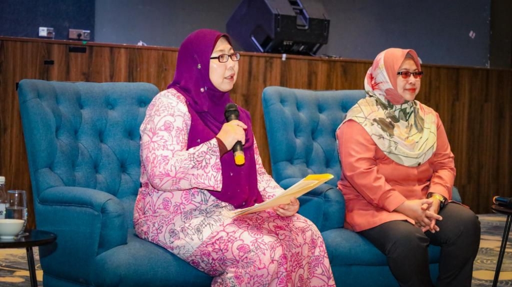 Domestic Trade and Cost of Living Deputy Minister Fuziah Salleh says the federal government’s ‘Menu Rahmah’ initiative is a ‘win-win’ solution for the country that is seeking to bounce back economically after the Covid-19 pandemic. ― Picture by Ben Tan