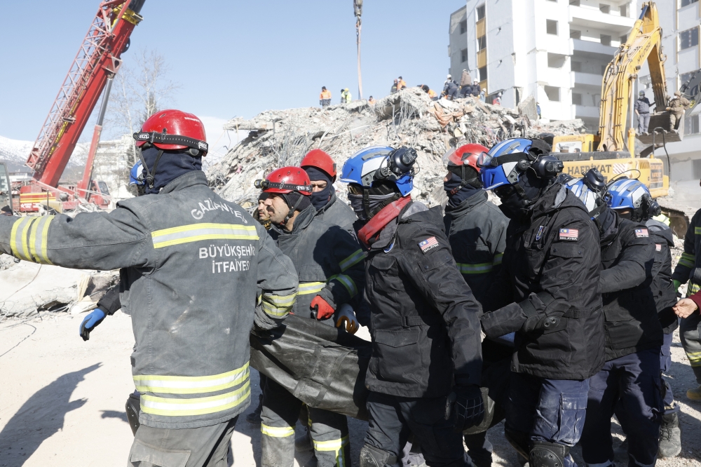 The area assigned to the MAS-01 SMART team was previously a seven-storey hotel and residential building that collapsed completely and it is believed that there were more than 100 victims were killed. — Bernama pic