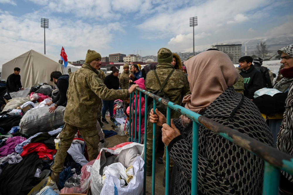 Quake-hit residents wait to receive relief supplies in Kahramanmaras on February 10, 2023, after a 7.8-magnitude earthquake struck the country's southeast earlier in the week. ― AFP pic