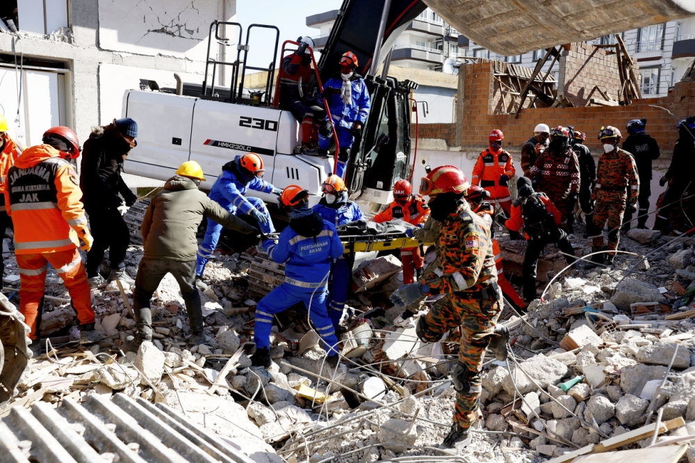 The National Disaster Management Agency's MAS-10 team, comprising personnel from SMART, Malaysian Fire and Rescue Department, and Malaysian Civil Defense Force, conducting a search and rescue operation in Nurdagi February 11, 2023. — Bernama pic