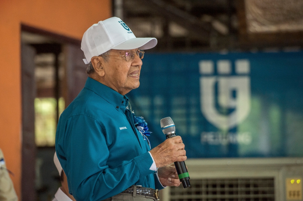 Pejuang chairman Tun Mahathir Mohamad delivers his speech during Pejuang hi-tea session in Kampung Bukit Berangan, Kedah November 11, 2022. — Picture by Shafwan Zaidon