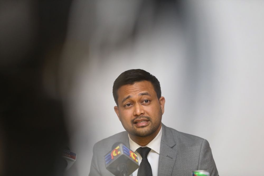 MFL chief executive officer Stuart Ramalingam said the league will continue to enforce strict measures with the support of the Football Association of Malaysia to make sure there will be no issues of outstanding salary payment among teams in the M-League. — Picture by Zuraneeza Zulkifli