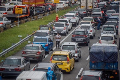 Study shows KL drivers lost 159 hours and RM1,023 in fuel to peak hour traffic, could have read 31 books instead - Vimarsana News