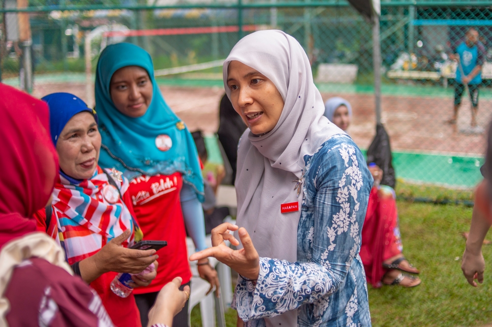 Nurul Izzah is a people’s person and is well-liked by everyone including her die-hard opponents. — Picture by Shafwan Zaidon