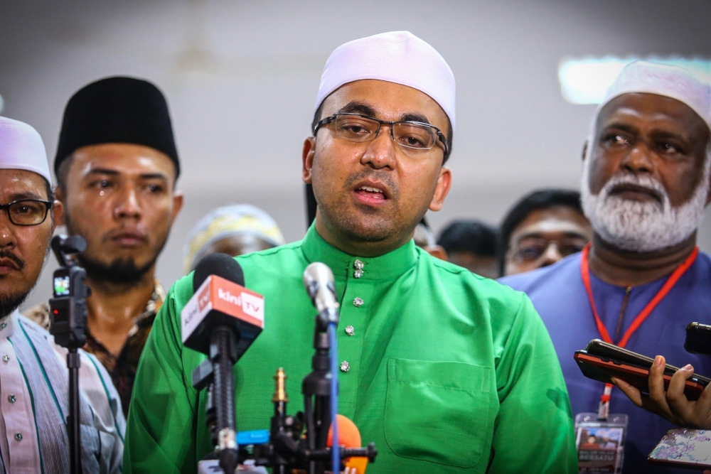 Datuk Mohd Rafiq Naizamohideen said he had applied to rejoin Umno a few weeks ago, and the party’s supreme council agreed to accept him back in its meeting last Thursday night. — File picture by Hari Anggara