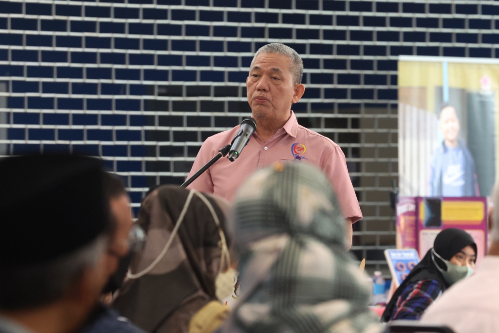 Deputy Prime Minister Datuk Seri Fadillah Yusof delivers his speech during the Petra Jaya parliamentary level World Cancer Day programme in Kuching February 18, 2023. — Bernama pic