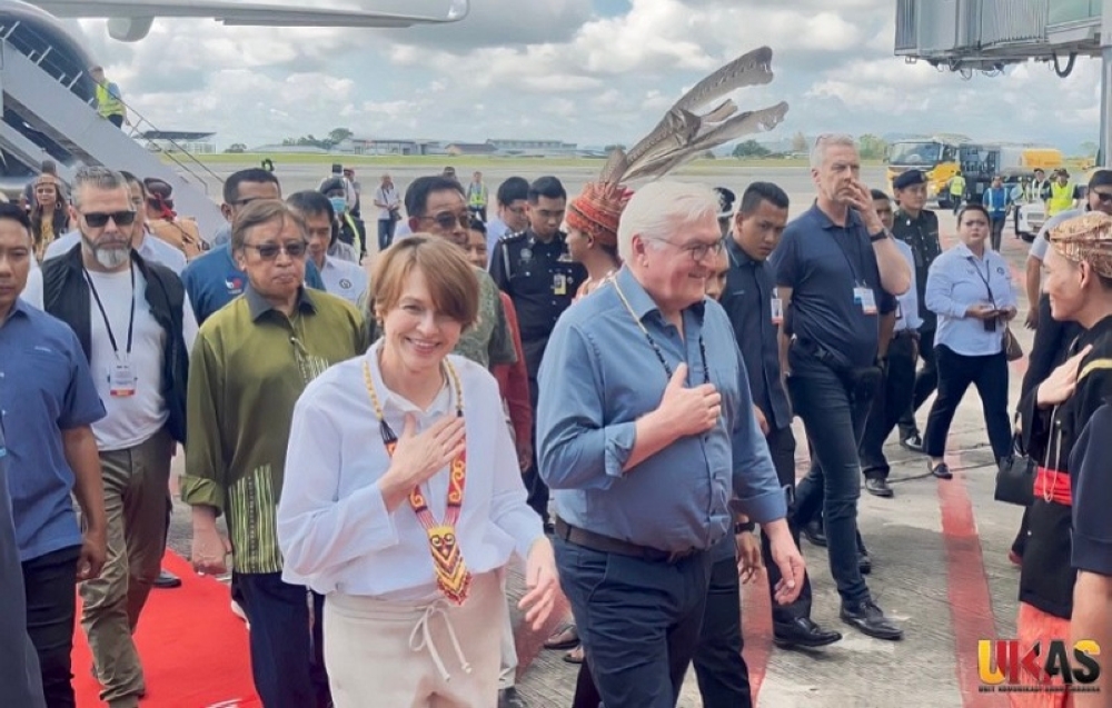 Steinmeier and Elke being warmly received at the airport by Abang Johari and others.  —  Picture by UKAS via Borneo Post Online