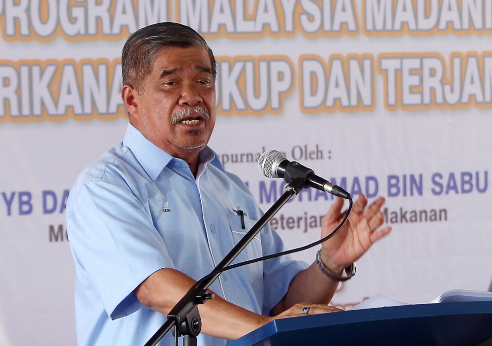 Minister of Agriculture and Food Security Datuk Seri Mohamad Sabu speaki at the Civil Malaysia Program: Sufficient and Secure Fisheries at the Lower Perak Fishermen's Association, February 18, 2023 in Bagan Datuk. — Bernama pic