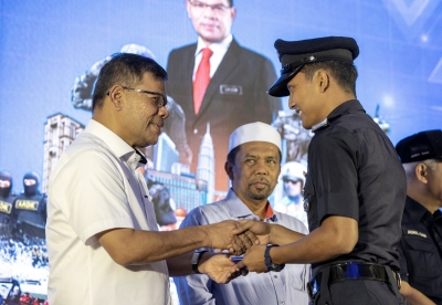 Home Ministry finalising new Malaysia-Indonesia border crossing, says Saifuddin - Vimarsana News