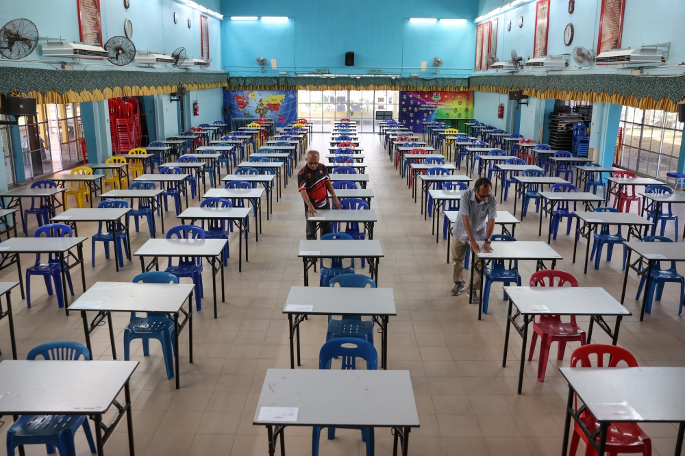 In a statement today, the Board explained that speakers used in the construction of UMBI SPM 2022 consist of teachers, lecturers, and school and university students who are proficient in English. — Bernama pic