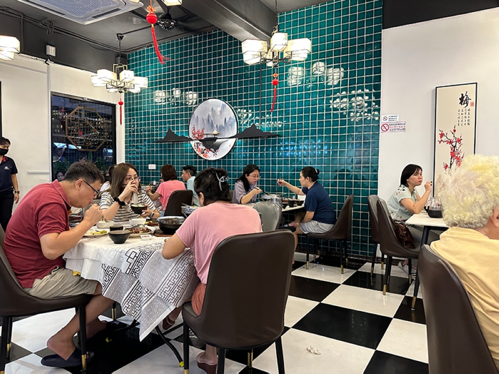 The place is packed for early dinner so opt for a later meal to avoid the crowds