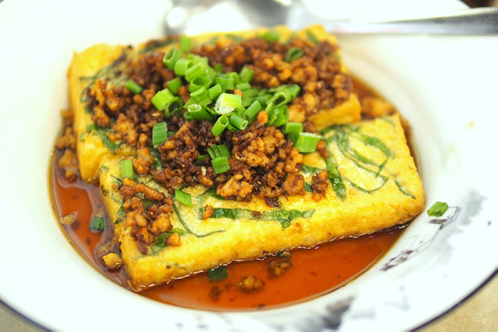 For a respite from the spiciness, opt for the Minced Meat Tofu that is wobbly and tasty with minced pork