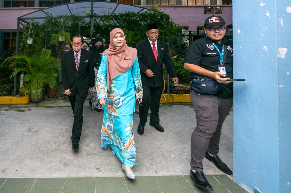 Education Minister Fadhlina Sidek visits SPM takers at SMK Jalan Empat in Bandar Baru Bangi February 20, 2023. — Picture By Raymond Manuel