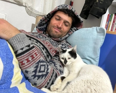 Turkish fireman adopts cat he rescued from under rubble after Feb 6 earthquake - Vimarsana News