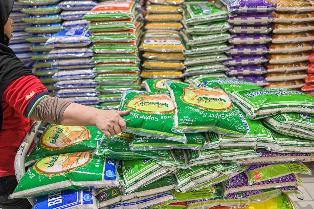 Bags of rice are seen at Mydin February 2, 2023. — Picture by Miera Zulyana 