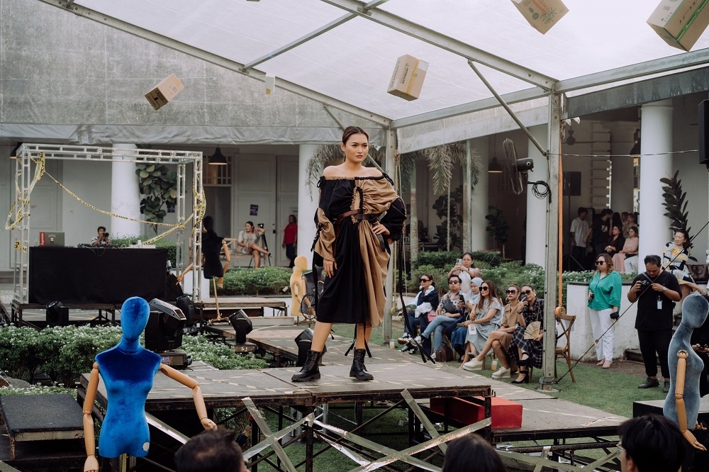 A model parades a design during the SWAK Fashion Show held last Saturday at the Old Courthouse. — Borneo Post Online pic