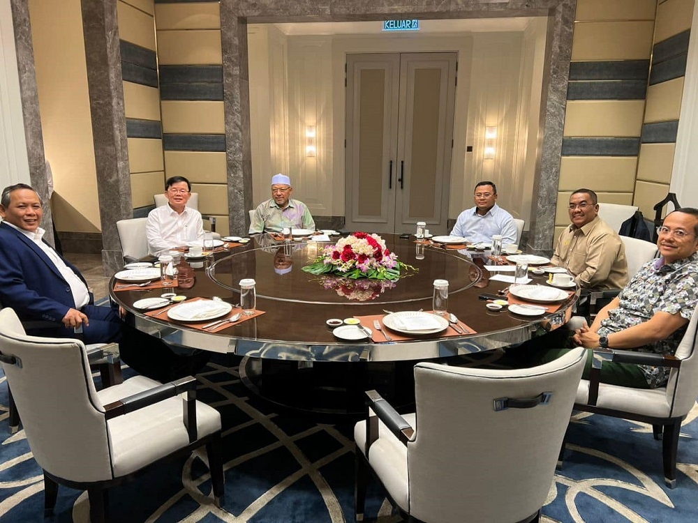 Selangor Datuk Seri Amiruddin Shari Menteri Besar and his counterparts from Penang, Negeri Sembilan, Kedah, Kelantan and Terengganu meet on the sidelines of the Conference of Rulers’ meeting February 22, 2023. — Picture via Facebook/Amiruddin Shari