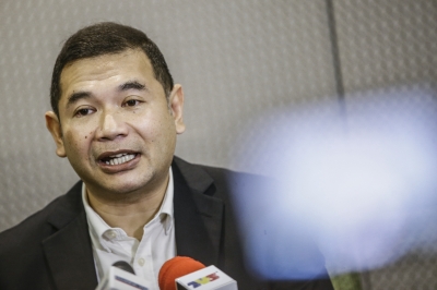 Anticipating global slowdown, Rafizi's ministry to launch scheme boosting B40 pay income - Vimarsana News