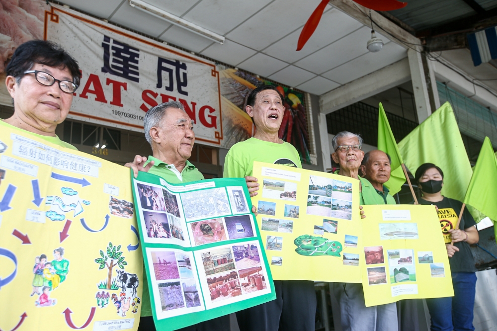 Perak Anti-Lynas Association members urging the government to close Lynas operation sin Pahang. — Picture by Farhan Najib