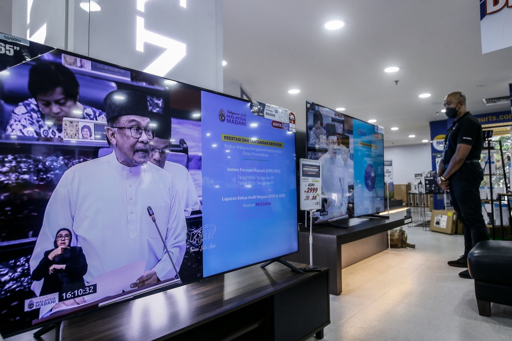 Barjoyai Bardai, emeritus professor at Universiti Tun Abdul Razak, commended Anwar for juggling the government’s resources and priorities, as well as setting the economy on a path towards less inequality. —Picture by Hari Anggara