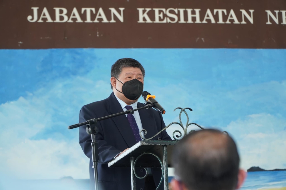 Dr Ooi said they could seek treatment at Jalan Masjid Health Clinic (KK), Tanah Puteh KK, Batu Kawa KK, Kota Sentosa KK, Petra Jaya KK and Urban Transformation Centre (UTC) Kuching KK. — Photo from Facebook/Jabatan Kesihatan Negeri Sarawak (Rasmi)