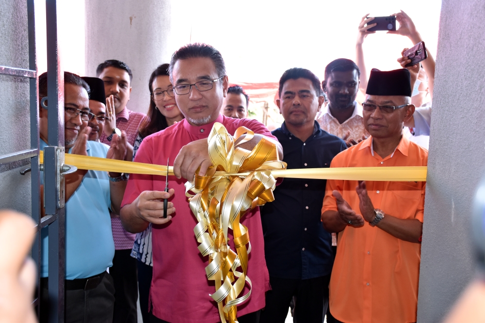 Deputy Minister of Defense who is also Alor Gajah Member of Parliament Adly Zahari officiating the launch of the Alor Gajah Parliament People's Service Center in Alor Gajah, February 26, 2023. — Bernama pic