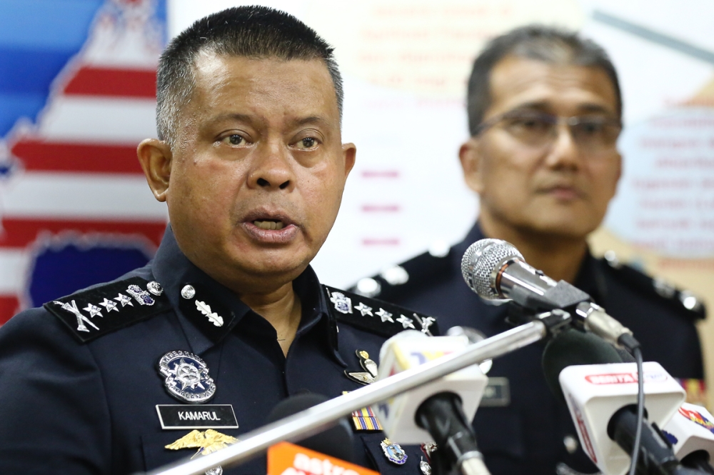 Johor police chief Datuk Kamarul Zaman Mamat said a total of 707 commercial crime cases involving losses of RM26.607 million were reported in the state from January 1 until yesterday. — Picture by Yusof Mat Isa