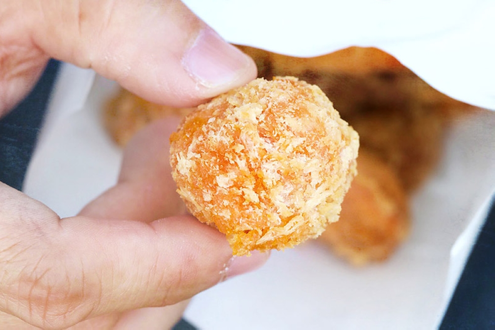 It’s not just bananas – you can make fritters out of just about anything, from fragrant 'cempedak' to sweet potato.