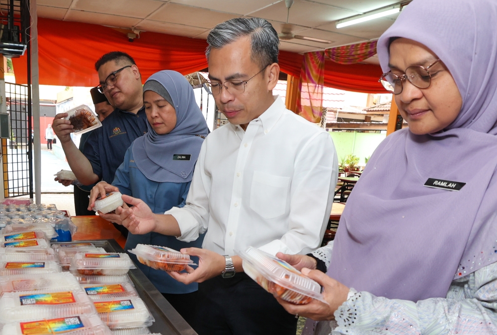 Communications and Digital Minister Fahmi Fadzil (second right) during a visit to Sekolah Menengah Kebangsaan Bangsar (Integrasi) In Kuala Lumpur February 28, 2023. — Bernama pic 