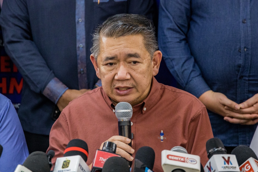 Domestic Trade and Cost of Living Minister Datuk Seri Salahuddin Ayub said two more petrol stations selling unsubsidised petrol and diesel will be opened within the next six months to allow foreign-registered vehicles to purchase fuel. — Picture by Firdaus Latif