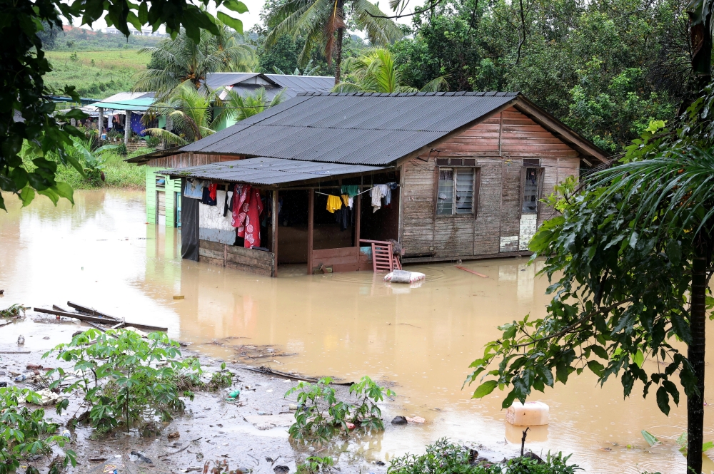 The State Disaster Management Committee (JPBN) in a statement said a total of 1,575 families have been placed in 54 temporary evacuation centres (PPS). ― Bernama pic