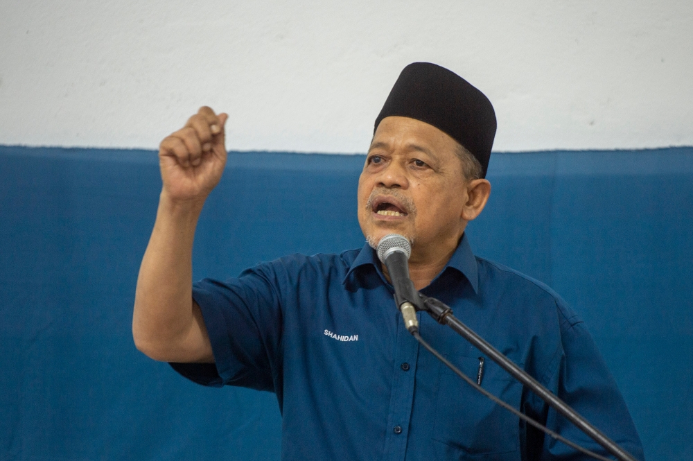 PN’s Arau lawmaker Datuk Seri Shahidan Kassim claimed that he is an Islamic fanatic and defended his stance on being a fundamentalist. ― Picture by Shafwan Zaidon