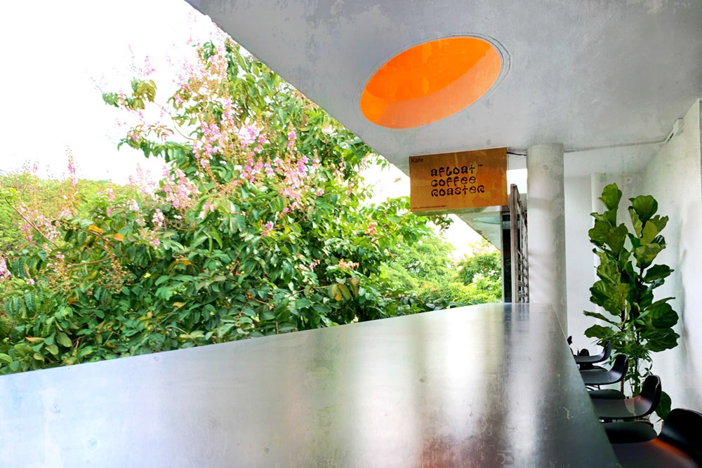 The great outdoors can be enjoyed via the café’s cosy balcony.