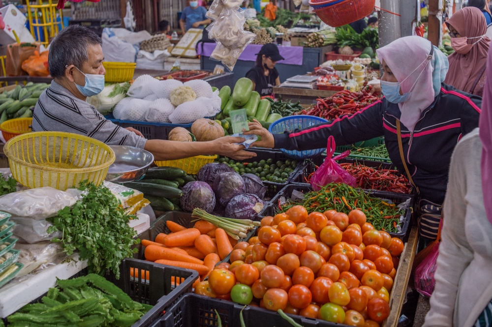 Vegetable prices may rise as continuous rain in the last few days has caused a shortage of vegetables in the market. — Picture by Shafwan Zaidon