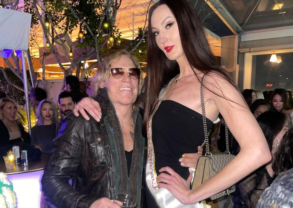 Lisina poses with actor Mickey Rourke at Hollywood, California. — Picture via Instagram/Ekaterina_Lisina15