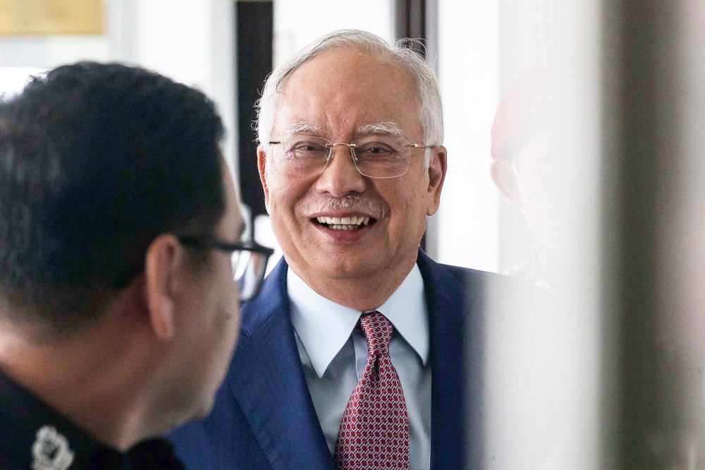 Former Prime Minister Datuk Seri Najib Razak arrives at the Kuala Lumpur Court Complex in Kuala Lumpur March 2, 2023. — Picture by Sayuti Zainudin