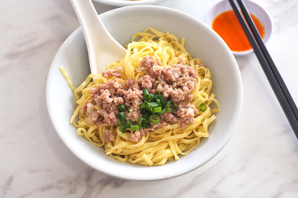 You can also get Hakka mee here that is light in taste with a minced pork topping.