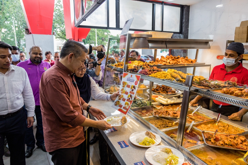 Domestic Trade and Cost of Living Minister Datuk Seri Salahuddin Ayub during the launch of Menu Rahmah organised by the Malaysian Muslim Restaurant Owners Association (PRESMA) at Nasi Kandar Stadium in Cheras February 13, 2023. ― Picture by Firdaus Latif