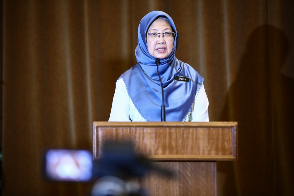 Health minister Dr Zaliha Mustafa launches Serdang Heart Diseases in Pregnancy Symposium at Hospital Serdang March 4,2023. — Picture by Ahmad Zamzahuri