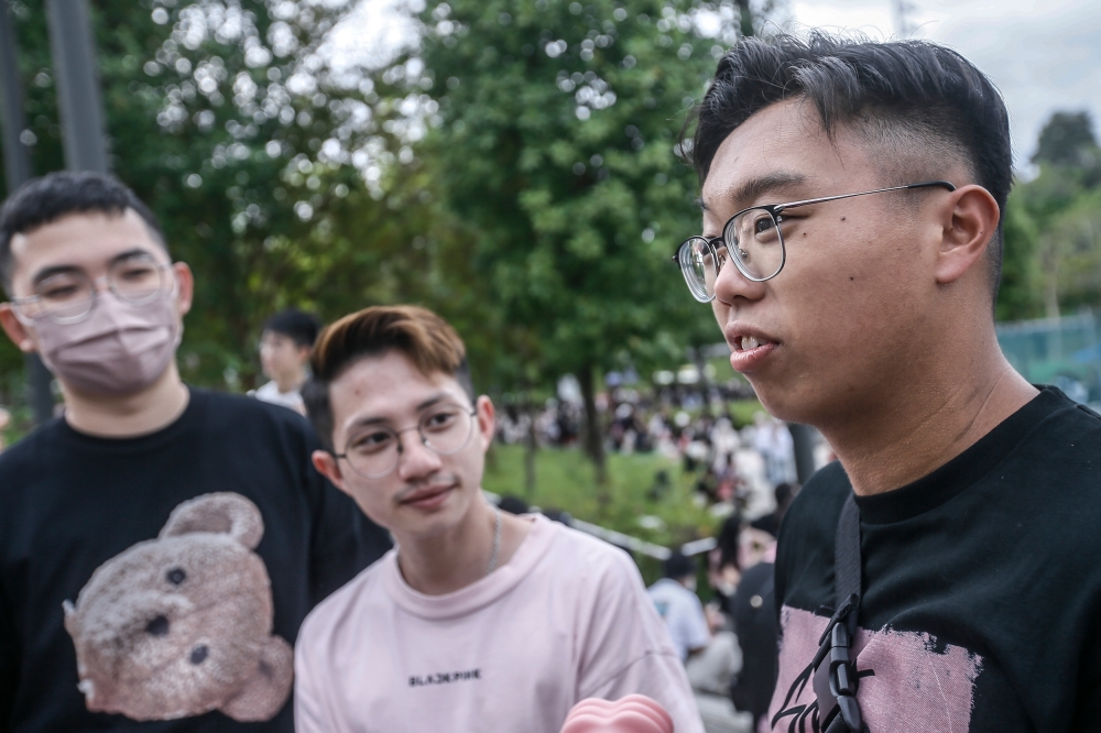 Fans of popular girls group Ts (right) and his friends speak to reporter during the Born Pink world Tour Kuala Lumpur concert at Bukit Jalil Stadium March 4, 2023. — Picture by Hari Anggara