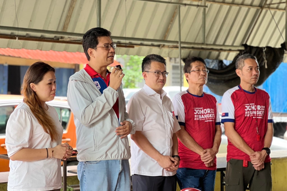 Liew (centre) announced Johor DAP secretary and Stulang assemblyman Andrew Chen Kah Eng as the Johor DAP Flood Disaster Management Committee chairman. — Picture courtesy of Facebook/Liew Chin Tong